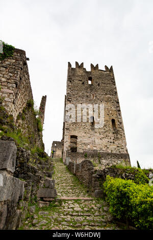 Blick von Castel Thun, Val di Non, Trentino Alto Adige, Italia Stockfoto