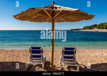 Berühmte, schöne Mala Raduca Strand; Primosten, Kroatien Stockfoto