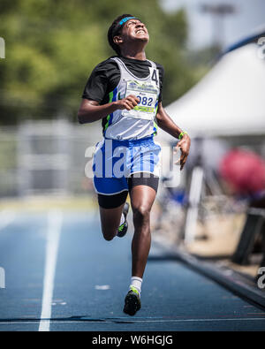 Greensboro, North Carolina, USA. 01 Aug, 2019. August 1, 2019: amanuel Putz setzt einen nationalen Rekord gewinnen die Jungen 1500 Meter laufen 12 Jahre Abteilung in den 2019 AAU Junior Olympic Games bei BB&T Stadium in Greensboro, North Carolina. Putz beendete eine Rekordzeit von 4:18.10. Prentice C. James/CSM Credit: Cal Sport Media/Alamy leben Nachrichten Stockfoto