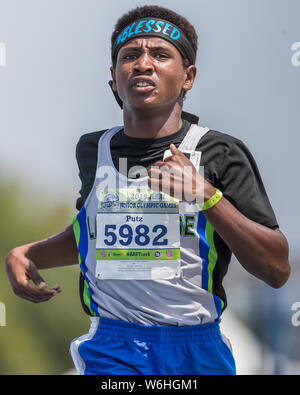 Greensboro, North Carolina, USA. 01 Aug, 2019. August 1, 2019: amanuel Putz setzt einen nationalen Rekord gewinnen die Jungen 1500 Meter laufen 12 Jahre Abteilung in den 2019 AAU Junior Olympic Games bei BB&T Stadium in Greensboro, North Carolina. Putz beendete eine Rekordzeit von 4:18.10. Prentice C. James/CSM Credit: Cal Sport Media/Alamy leben Nachrichten Stockfoto