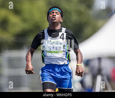 Greensboro, North Carolina, USA. 01 Aug, 2019. August 1, 2019: amanuel Putz setzt einen nationalen Rekord gewinnen die Jungen 1500 Meter laufen 12 Jahre Abteilung in den 2019 AAU Junior Olympic Games bei BB&T Stadium in Greensboro, North Carolina. Putz beendete eine Rekordzeit von 4:18.10. Prentice C. James/CSM Credit: Cal Sport Media/Alamy leben Nachrichten Stockfoto