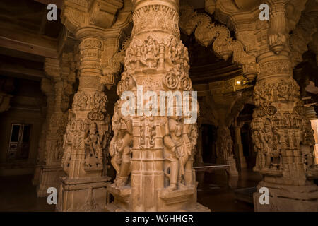 Kunstvolle Schnitzereien in einem Tempel in Jaisalmer Fort, Jaisalmer, Rajasthan, Indien Stockfoto