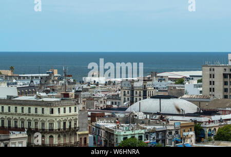 Panorama auf die Skyline von Montevideo. Montevideo ist die Hauptstadt und die grösste Stadt in Uruguay. Stockfoto