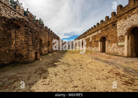 Ställe und Bakaffa's Palace, Fasil Ghebbi (Royal Enclosure); Gonder, Amhara Region, Äthiopien Stockfoto