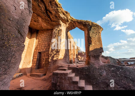 Biete Qeddus Mercoreus (Haus des Evangelisten Markus) Äthiopischen Orthodoxen rock-cut-Kirche in der südlichen Gruppe der Rock-Hewn Kirchen Stockfoto