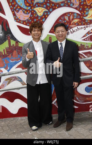 Japanische Schauspieler, Sänger, Fernsehen, Radio Persönlichkeit Shingo Katori, Links, das jüngste Mitglied der SMAP, besucht eine Aktivität des Hong Kong Arts Mon Stockfoto