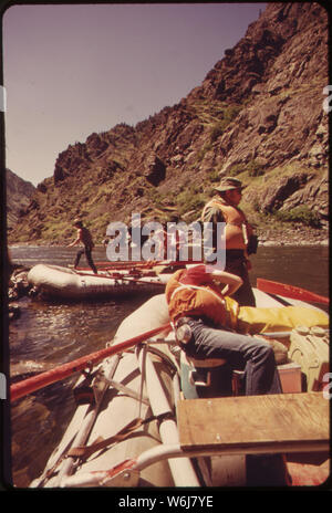 Mittagessen für die Läufer an einem ruhigen Strandabschnitt der Snake River in Hells Canyon, die tiefste Schlucht DER WELT Stockfoto