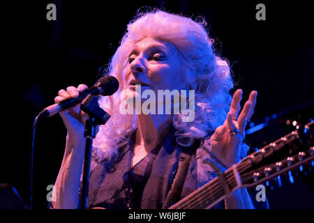 Wickham, Großbritannien. 01 Aug, 2019. Grammy Award-winning American Singer Songwriter, Folk, Blues, Pop und Rock, Judith Marjorie Collins im Volksmund bekannt als Judy Collins führt bei Wickham Festival in Hampshire leben. Credit: SOPA Images Limited/Alamy leben Nachrichten Stockfoto