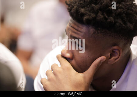 (190802) - Athen, August 2, 2019 (Xinhua) - Griechische Nationalmannschaft Spieler Giannis Antetokounmpo, NBA Milwaukee Bucks Spieler, der die NBA MVP Award für die Saison 2018-19 gewann, besucht die offizielle Präsentation der griechischen Nationalmannschaft in Athen, Griechenland, 1. August, 2019. (Foto durch Lefteris Partsalis/Xinhua) Stockfoto