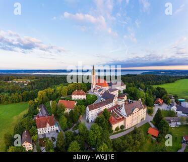 Das Kloster Andechs, Luftaufnahme, Ammersee, Funfseenland, Pfaffenwinkel, Oberbayern, Bayern, Deutschland Stockfoto