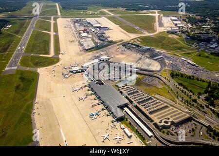 Luftaufnahme, Flughafen Köln/Bonn Konrad Adenauer mit Check-in Fingern, Tore mit travel Jets, Verkehrsflugzeuge, zum internationalen Flughafen