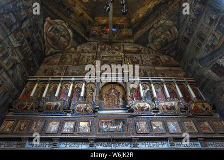 Altarraum der Orthodoxen Kirche von St. George, C. 1500, Holz- Kirche, Drokhobych, Ukraine Stockfoto