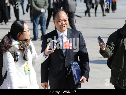 ------ Li Shufu, Vorsitzender der Zhejiang Geely Holding Group Co., Ltd., in der Großen Halle des Volkes der zweiten Plenartagung teilnehmen Stockfoto