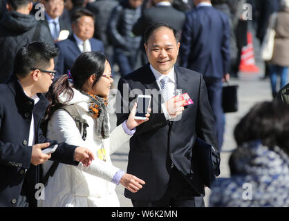 ------ Li Shufu, Vorsitzender der Zhejiang Geely Holding Group Co., Ltd., in der Großen Halle des Volkes der zweiten Plenartagung teilnehmen Stockfoto