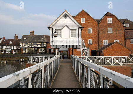 Restauriertes historisches Abbey Mill am Fluss Avon in Tewkesbury England, Großbritannien, II* denkmalgeschütztes Gebäude Stockfoto