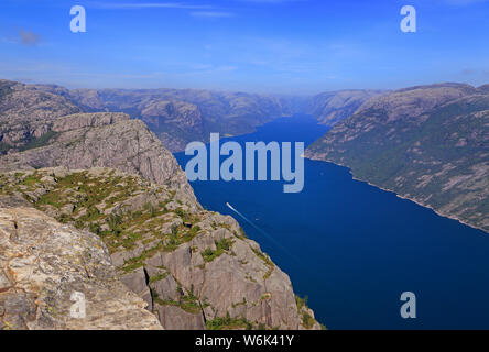 Lysefjord Antenne Panoramablick von oben auf der Klippe in der Nähe von Stavanger Preikestolen Stockfoto