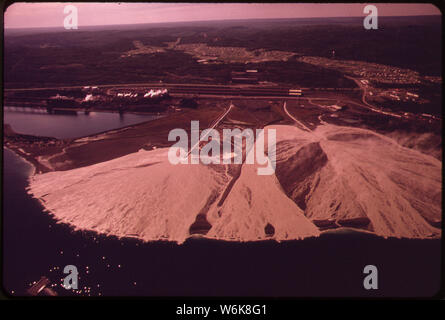 Der BERGBAUUNTERNEHMEN TACONITE WERK IN SILVER BAY am Lake Superior Stockfoto