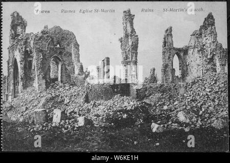 Die Ruinen der St. Martin's Church in Ypern, Belgien, circa 1918, Ca. 1919-ca. 1919; Allgemeine Hinweise: Verwenden Sie Krieg und Konflikt Nummer 696 bei der Bestellung eine Reproduktion oder Anforderung von Informationen zu diesem Bild. Stockfoto