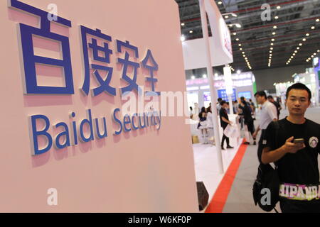 ---- Ein Logo von Baidu Sicherheit wird dargestellt, auf dem Stand von Baidu während einer Ausstellung in Shanghai, China, 19. September 2017. Baidu Inc., China Stockfoto