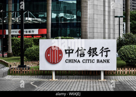 ---- Blick auf ein Logo von China CITIC Bank in Guangzhou City, die südchinesische Provinz Guangdong, 31. Oktober 2017. CITIC Capital Holdings hat die vollständige Stockfoto