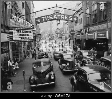 Samstag Nachmittag auf der Straße beobachten. Welch, McDowell County, West Virginia. Stockfoto