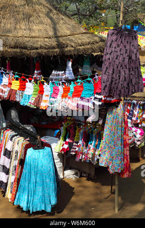 Bekleidungsgeschäft in Surajkund Crafts Mela, Surajkund, Faridabad, Haryana, Indien Stockfoto