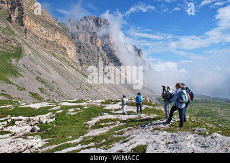 Die malerische Landschaft der Dolomiten in Italien. Brenta Dolomiten und der felsigen Umgebung. Wandern in den Dolomiten Stockfoto