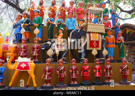 Figuren zum Verkauf in Surajkund Crafts Mela, Surajkund, Faridabad, Haryana, Indien Stockfoto