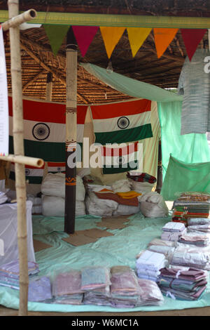 Khadi Kleidung bei einem Stall, Handwerk Surajkund Mela Surajkund, Faridabad, Haryana, Indien Stockfoto