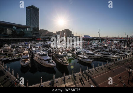 (190802) - Peking, August 2, 2019 (Xinhua) - die Leute besuchen Sydney International Boatshow in Darling Harbour in Sydney, Australien auf August 1, 2019. Die Show dauert vom 1. August bis 5. (Xinhua / Bai Xuefei) Stockfoto