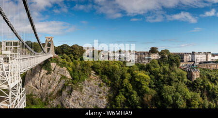 Die Clifton Suspension Bridge spanning Avon Gorge und den Fluss Avon, Bristol, Großbritannien Stockfoto