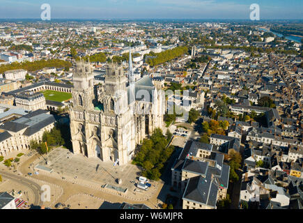 Luftaufnahme von Orleans Altstadt und Kathedrale Sainte-Croix, Frankreich Stockfoto