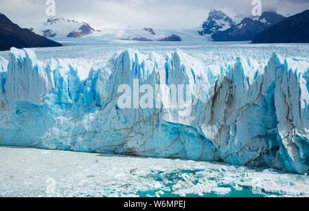 Allgemeine Ansicht der Gletscher Perito Moreno im Nationalpark Los Glaciares in Argentinien Stockfoto