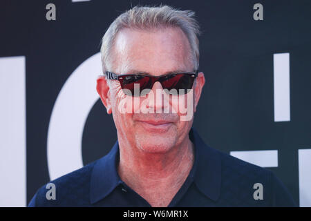 Hollywood, Vereinigte Staaten. 01 Aug, 2019. HOLLYWOOD, LOS ANGELES, Kalifornien, USA - AUGUST 01: Schauspieler Kevin Costner kommt an der Los Angeles Premiere von Twentieth Century Fox's "The Art Of Racing In The Rain" gehalten am El Capitan Theatre am 1. August 2019 in Hollywood, Los Angeles, Kalifornien, Vereinigte Staaten. (Foto von Xavier Collin/Image Press Agency) Quelle: Bild Presse Agentur/Alamy leben Nachrichten Stockfoto