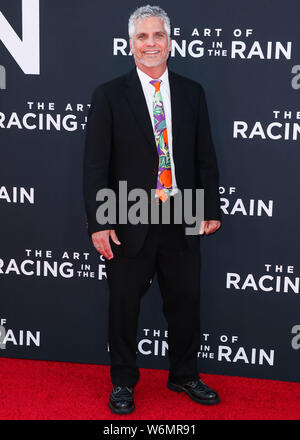 Hollywood, Vereinigte Staaten. 01 Aug, 2019. HOLLYWOOD, LOS ANGELES, Kalifornien, USA - AUGUST 01: Garth Stein kommt an der Los Angeles Premiere von Twentieth Century Fox's "The Art Of Racing In The Rain" gehalten am El Capitan Theatre am 1. August 2019 in Hollywood, Los Angeles, Kalifornien, Vereinigte Staaten. (Foto von Xavier Collin/Image Press Agency) Quelle: Bild Presse Agentur/Alamy leben Nachrichten Stockfoto