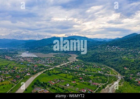 Oben Ansicht von Summer Village, Bistrita River Valley in Rumänien Stockfoto