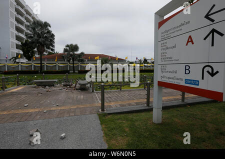 Bangkok, Thailand. 02 Aug, 2019. Ein Blick auf den Tatort. Drei Bomben in der Regierung Komplex in Chaeng Wattana explodierte und einem ausgefallenen zu gehen. Zwei andere ging in der Chong Nonsi Bereich. Credit: SOPA Images Limited/Alamy leben Nachrichten Stockfoto