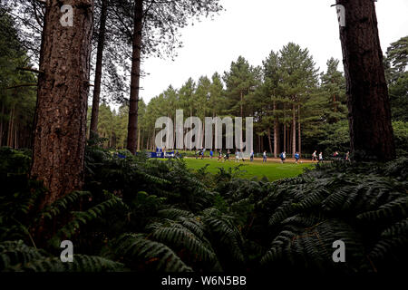 England's Georgia Hall in der 5. Bohrung während Tag zwei Der AIG Frauen British Open in Woburn Golf Club, ein wenig Brickhill. Stockfoto