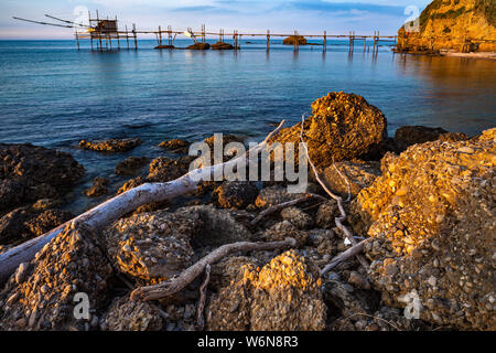 Die traditionellen Fischerhaus in den Abruzzen, genannt Trabocco in Punta Aderci Stockfoto