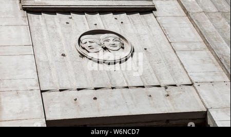 Die Art déco-Elemente auf dem Globe Theatre in Stockton on Tees, England, Großbritannien zur Zeit renoviert Stockfoto