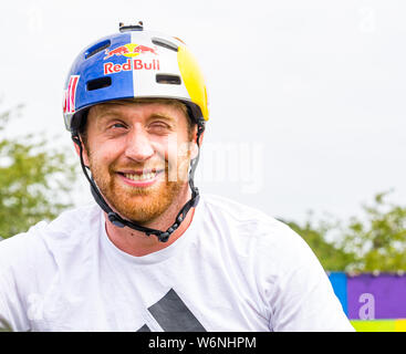 Edinburgh, Schottland, Vereinigtes Königreich, 2. August 2019. Edinburgh Festival Fringe: Danny MacAskill Drop & Roll Live at Underbelly Zirkus Nabe auf die Wiesen. In der Nähe von weltberühmten Studien rider Danny Macaskill Stockfoto