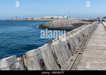 Holzsteg in der Nähe von Hafen Vlissingen, Niederlande Stockfoto