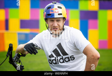 Welt-berühmten Studien rider Danny MacAskill Edinburgh Fringe vor seinem Debüt zeigen "Drop & Roll Live" am Unterleib Zirkus Hub in den Wiesen, Edinburgh. Stockfoto