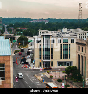 Rochester, New York, USA. Juli 30, 2019. Erhöhten Blick auf die Innenstadt von Rochester, NY city landscape Stockfoto