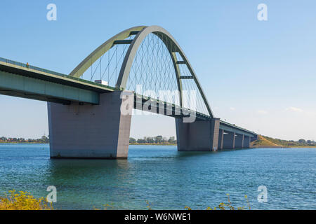 Brücke über Fehmarn Sound, bekannt als Fehmarnsundbrücke, deutschen Festland mit der Insel Fehmarn Stockfoto