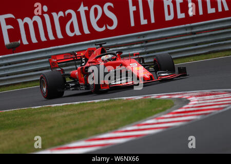 Budapest, Ungarn. 02 August, 2019. Sebastian Vettel der Scuderia Ferrari am Anschluss während der Praxis für die F1 Gran Prix von Ungarn Credit: Marco Canoniero/Alamy leben Nachrichten Stockfoto