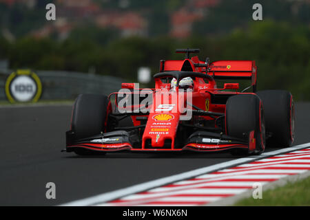 Budapest, Ungarn. 02 August, 2019. Sebastian Vettel der Scuderia Ferrari am Anschluss während der Praxis für die F1 Gran Prix von Ungarn Credit: Marco Canoniero/Alamy leben Nachrichten Stockfoto