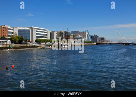 Dublin Docklands - Convention Center und Samuel Beckett Brücke Stockfoto