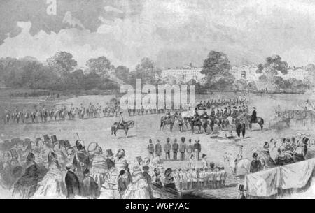 "Bei der ersten Verteilung der Victoria Cross von Königin Victoria, Hyde Park, 26. Juni 1857", (1901). Die ersten 62 Victoria Kreuze (VCs) wurden zu den Veteranen der Krimkrieg (1854-1856) am Hyde Park in London vorgestellt. Die Königin blieb auf dem Rücken der Pferde während der Zeremonie, die von großen Menschenmengen besucht wurde. Das Victoria Cross ist für Galanterie" in der Gegenwart des Feindes" an die Mitglieder der Britischen Streitkräfte verliehen. Von "The Illustrated London News Record der glorreichen Herrschaft der Königin Victoria 1574: das Leben und den Beitritt von König Edward VII. und das Leben der Königin Alexandra&quo Stockfoto