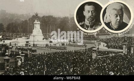 Enthüllung des Victoria Memorial, London, 16. Mai 1911. Denkmal für Königin Victoria (1819-1901), von ihrem Enkel König George V. Massen vorgestellt Pack der Bereich außerhalb der Buckingham Palace die Wachen auf der Parade zu sehen. Postkarte. [J Beagles &Amp; Co Ltd] Stockfoto